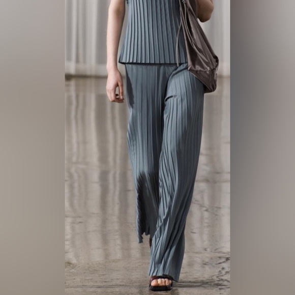 Zara Pleated Pants Size S Straight Leg Flowy High Rise Green Sage New no tags - Picture 2 of 4